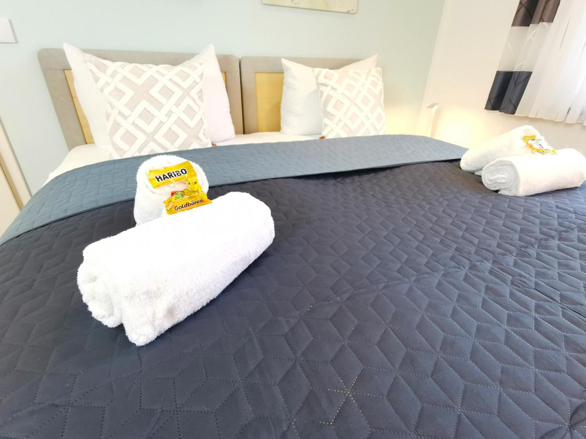 Bohnapartments Luxury Villa Berlin - 210Qm - Wintergarten - Kamin - 4 Kostenlose Parkplaetze - 6 Schlafzimmer - Neubau - Luxusausstattung Birkenwerder ภายนอก รูปภาพ