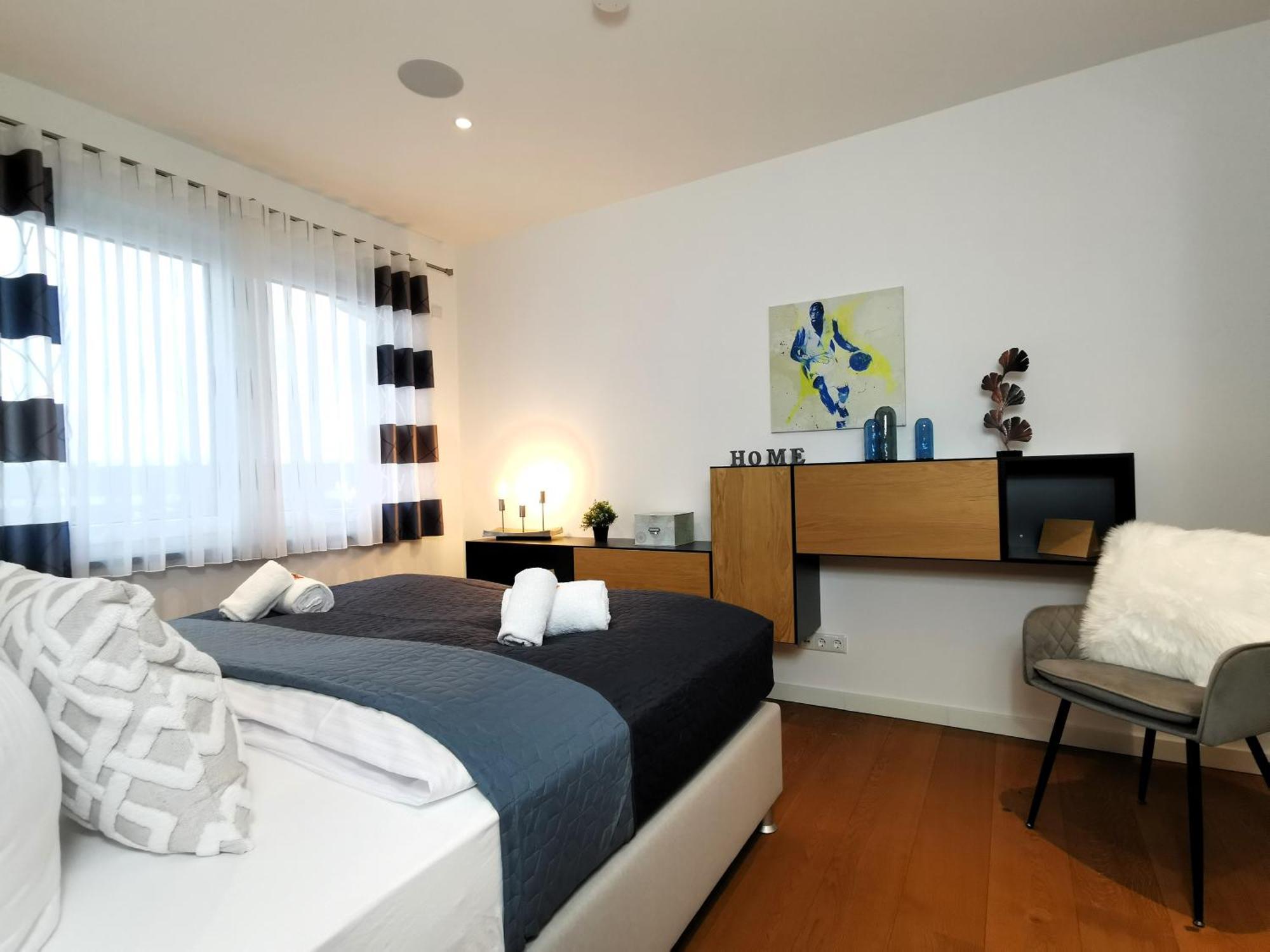 Bohnapartments Luxury Villa Berlin - 210Qm - Wintergarten - Kamin - 4 Kostenlose Parkplaetze - 6 Schlafzimmer - Neubau - Luxusausstattung Birkenwerder ภายนอก รูปภาพ