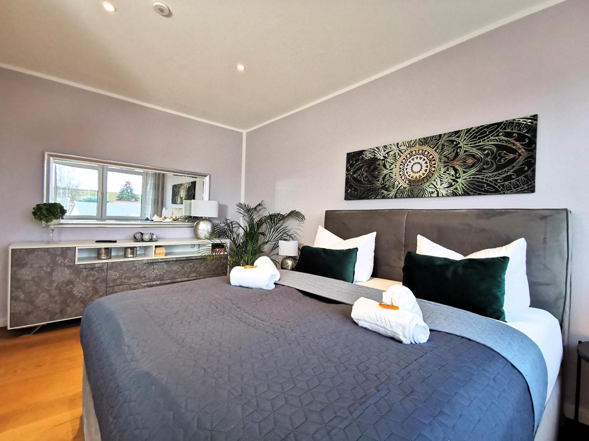 Bohnapartments Luxury Villa Berlin - 210Qm - Wintergarten - Kamin - 4 Kostenlose Parkplaetze - 6 Schlafzimmer - Neubau - Luxusausstattung Birkenwerder ภายนอก รูปภาพ